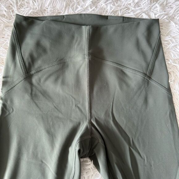 Lululemon Matching Set with Top and Leggings in Smoked Spruce Green Size 8 - Picture 5 of 9
